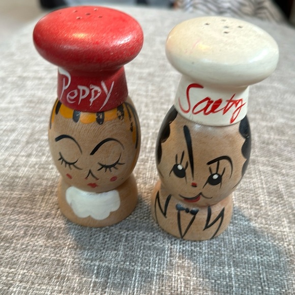 Vintage Collectable Wooden Salt and Pepper Shakers - Picture 1 of 7